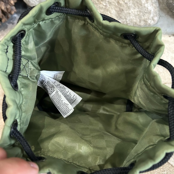 Vans Green and Black Quilted Bag Durable Everyday Use - Picture 6 of 8